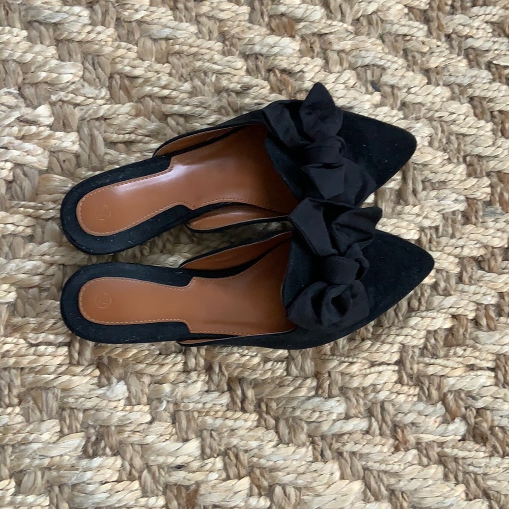Suede black bow flat Myles. 7.5